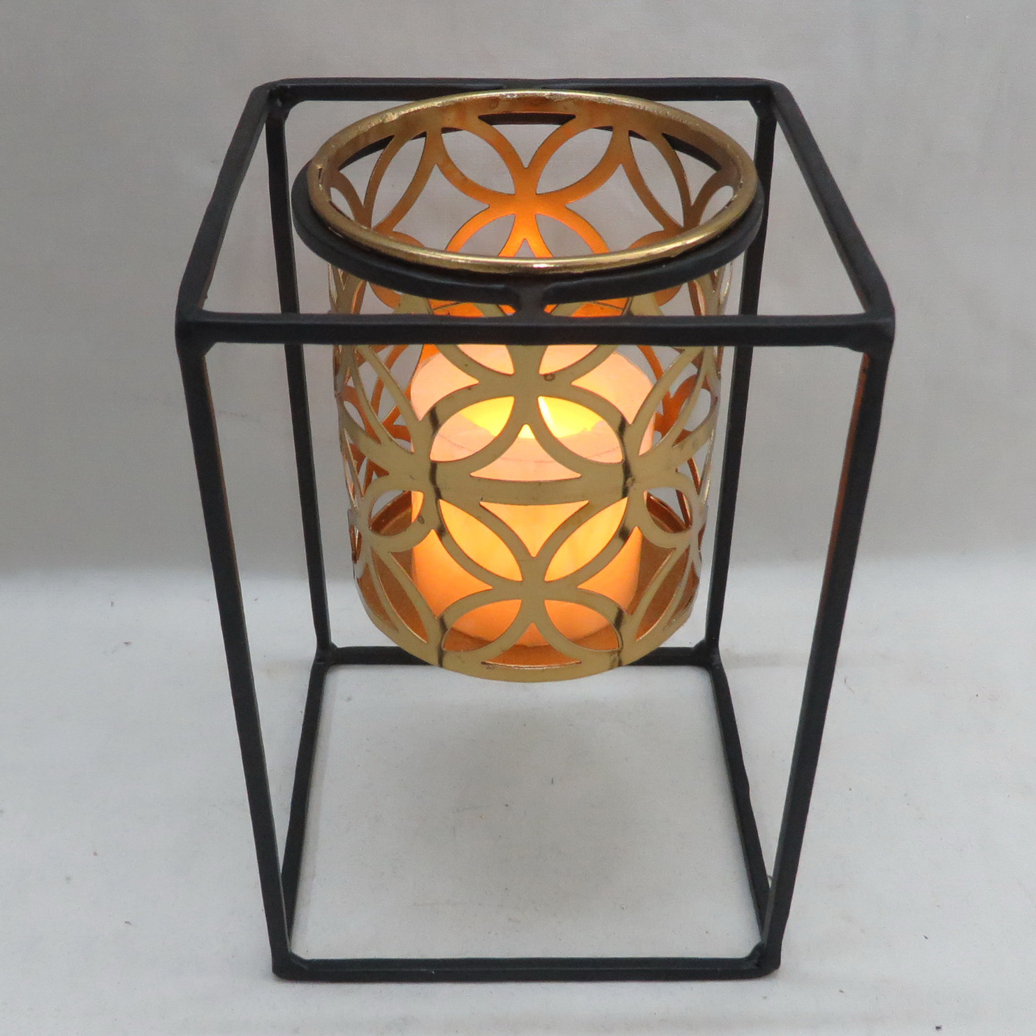 Hurricane metal decorative tealight candle holder